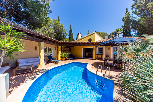 Villa mit Meerblick und Pool. villa-banyal-santa-ponsa Fincas auf Mallorca für unter 200 € am Tag mieten