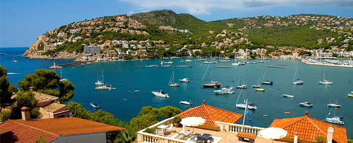 View of the harbor and the luxury properties in Puerto de Andratx Holiday villa for rent al in Puerto Andratx in Mallorca